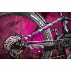 Muc-Off Chainstay Protection Kit Bolt -E-BIKE shop muc off chainstay protection kit bolt3