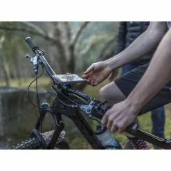 Quad Lock MAG Poncho - IPhone SE (3rd / 2nd Gen) 11 Quad Lock MAG Poncho - IPhone SE (3rd / 2nd Gen) -E-BIKE shop quad lock mag poncho iphone se 3rd 2nd gen5